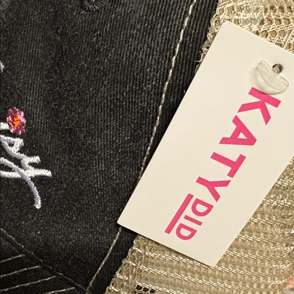 NWT Katydid Lazy Daisy Distressed Cap - Picture 3 of 4